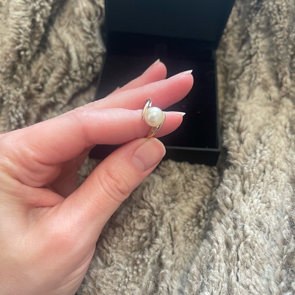 Jewelry - 14k rose gold freshwater pearl ring (5.75)